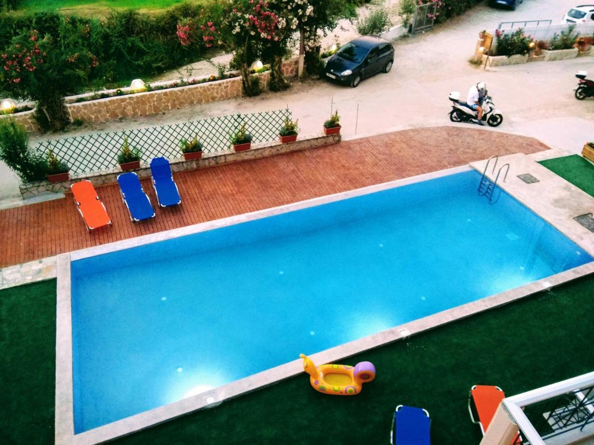 Delfini Hotel นีดรี ภายนอก รูปภาพ