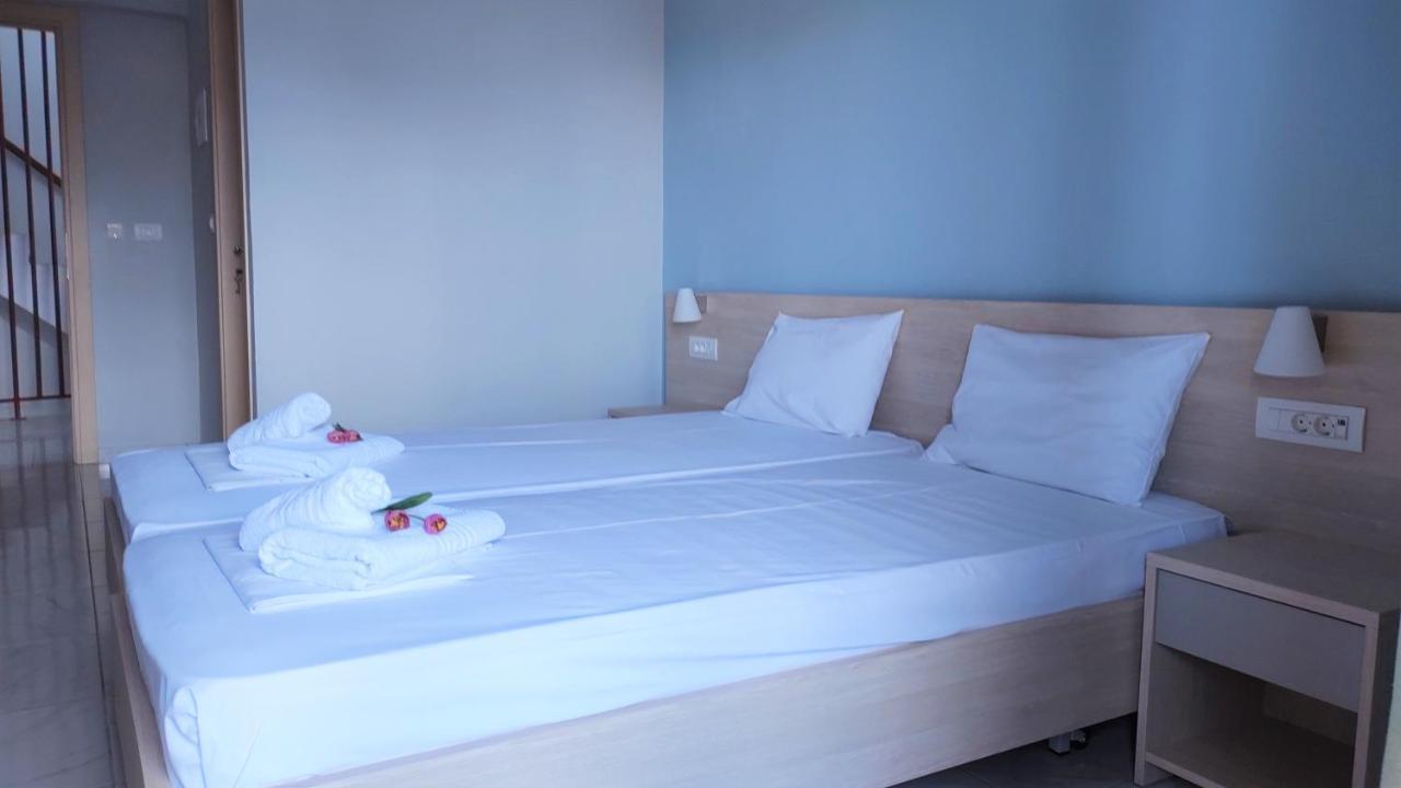 Delfini Hotel นีดรี ภายนอก รูปภาพ