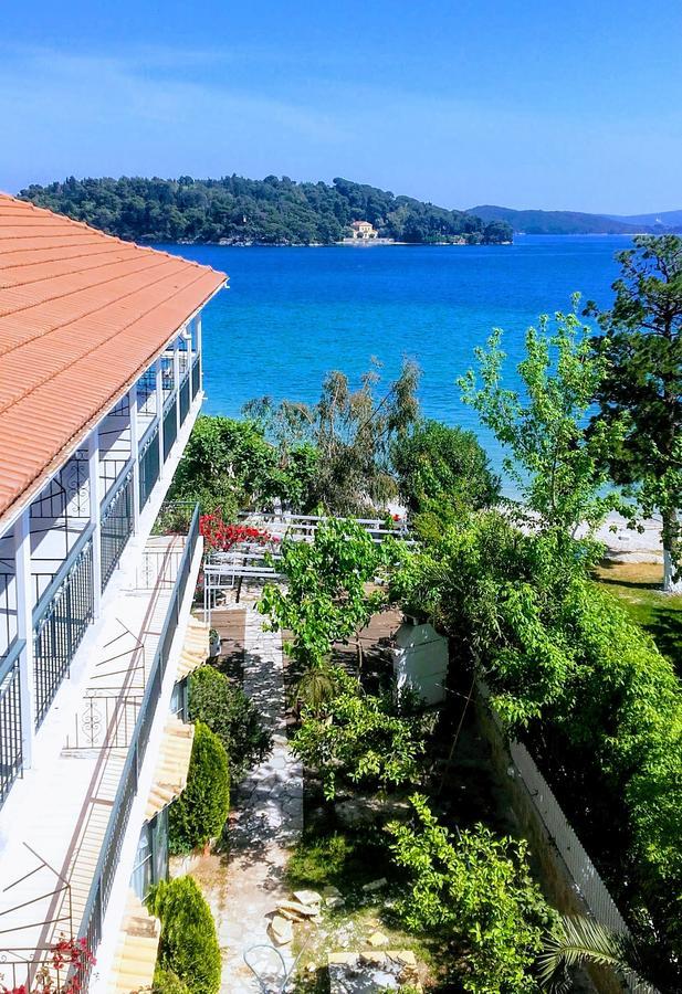 Delfini Hotel นีดรี ภายนอก รูปภาพ