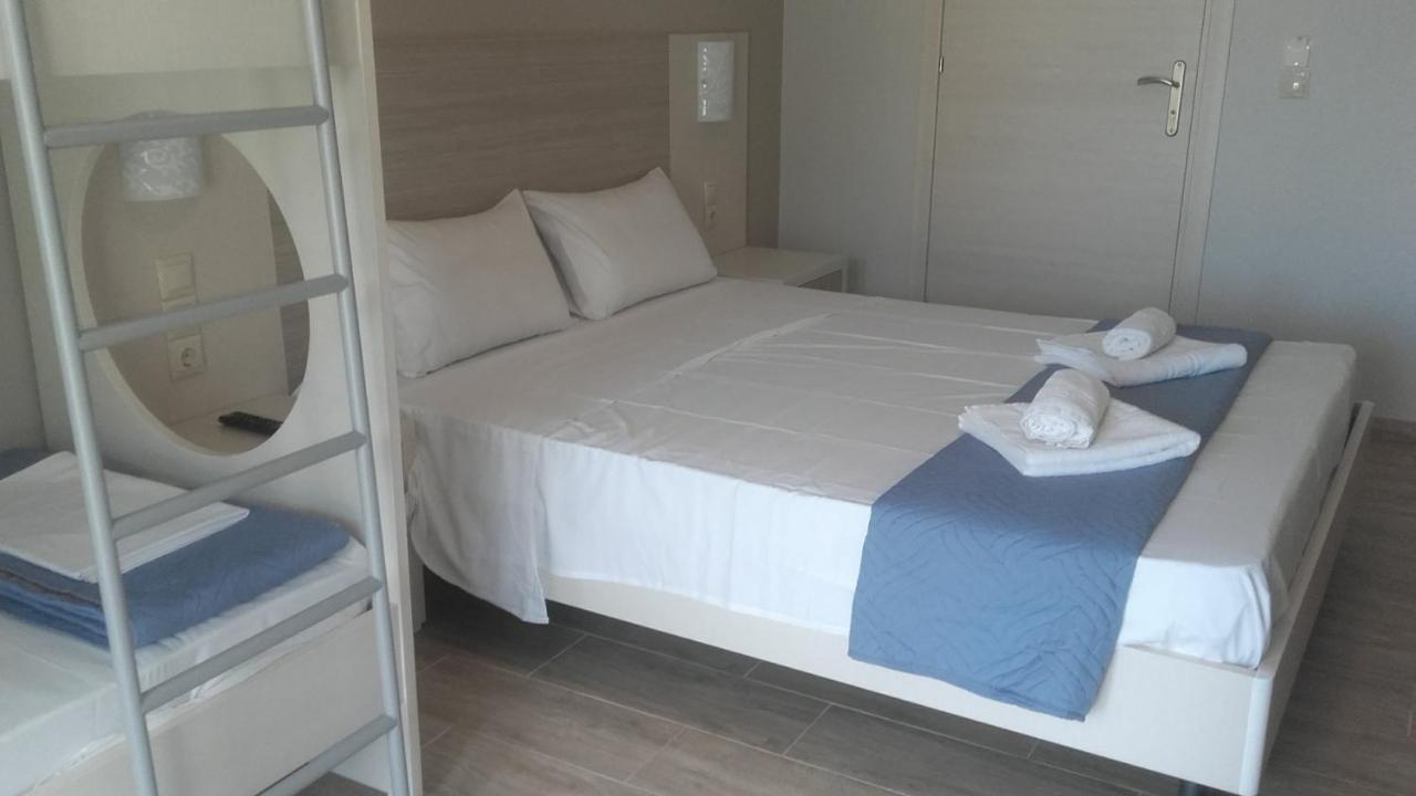 Delfini Hotel นีดรี ภายนอก รูปภาพ